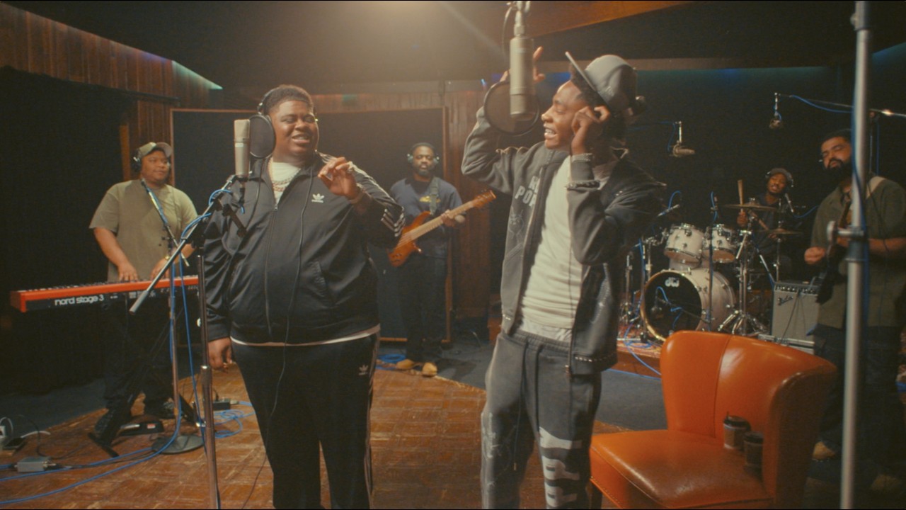 EJ Jones & @bigxthaplug -  Gas Station Remix (Official Live Performance)