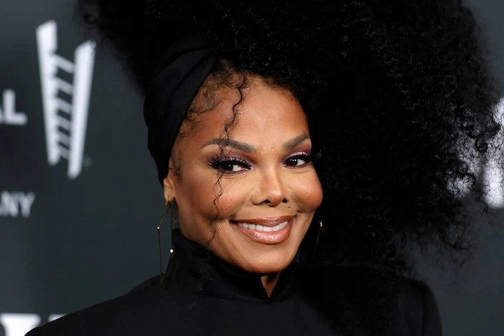 Janet Jackson smiling on the red carpet ahead of receiving the Icon Award at the 2025 AMAs.