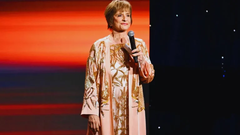 Patti LuPone delivers public apology on stage with microphone during Broadway controversy.